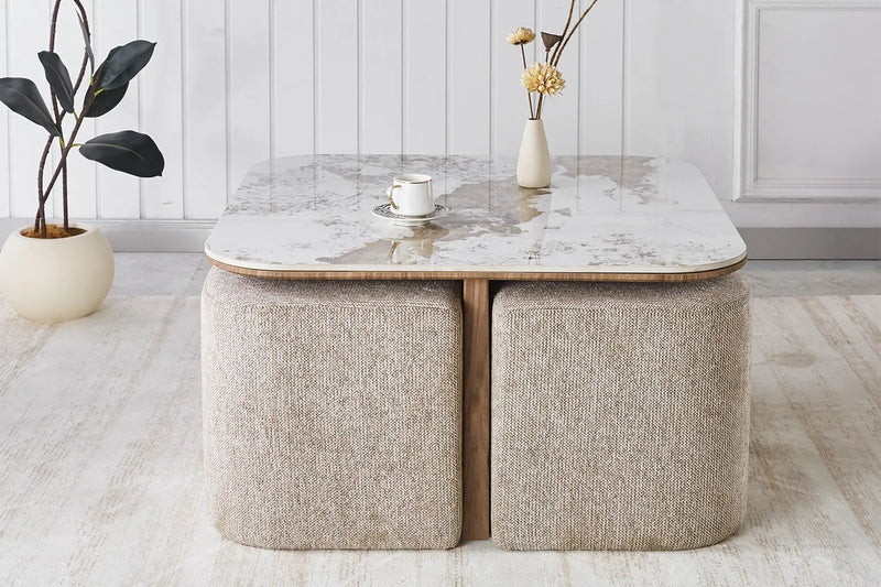 EVORA – Table basse carrée pierre frittée et 4 poufs en tissu – 80 x 80 cm